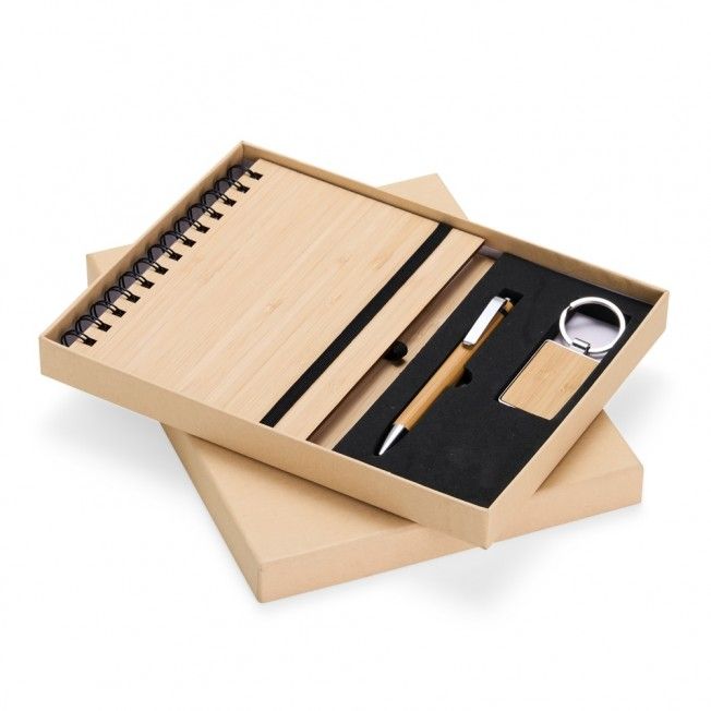 Kits de brindes corporativos personalizados organizados para datas comemorativas do calendário empresarial